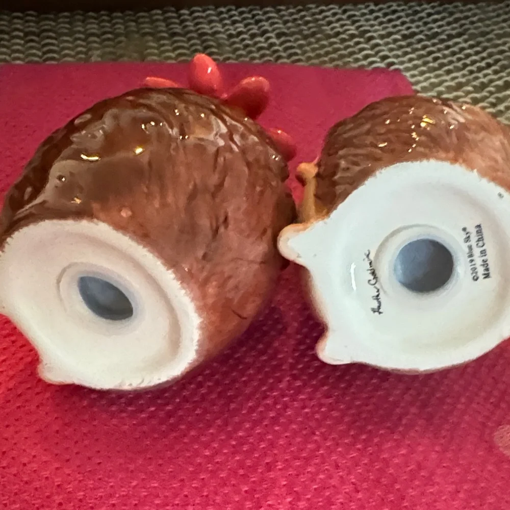 Adorable Hedgehog Couple Ceramic Salt & Pepper - Picture 3 of 3